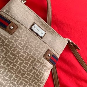 Tommy Hilfiger. Cross over purse